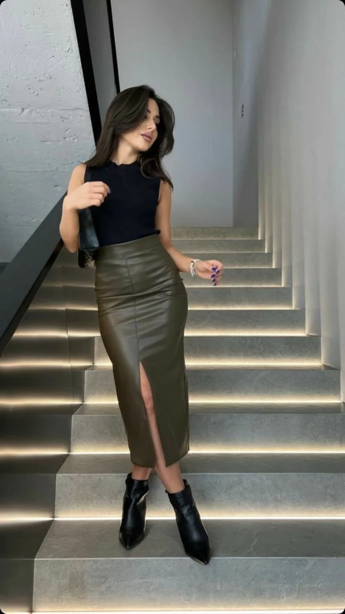 21 Elegant Office-Ready Skirts and Tops Outfits for Women 2025