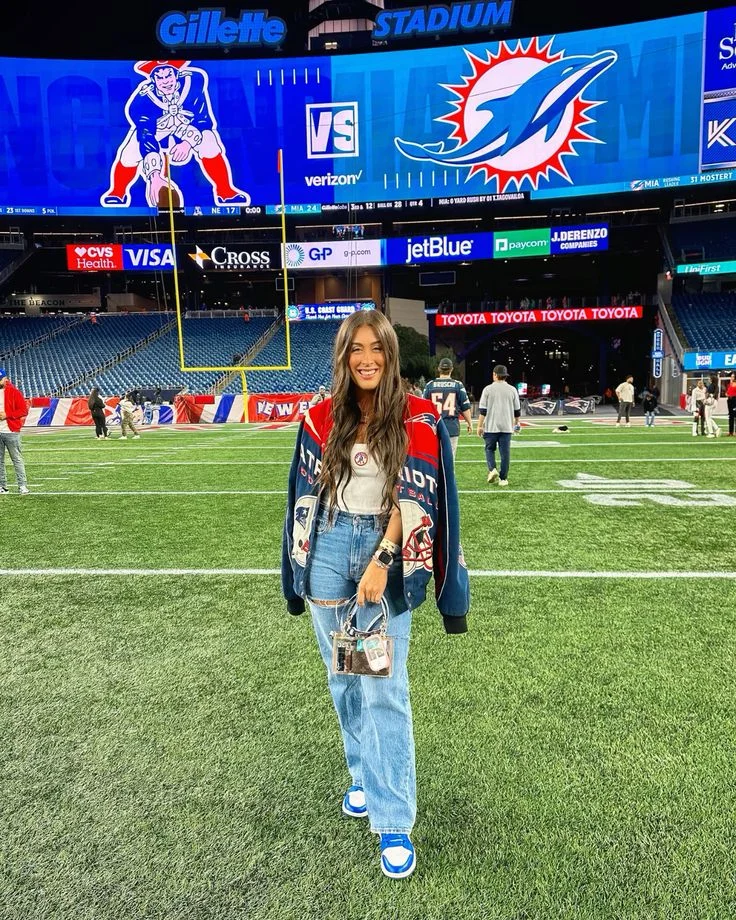 21 Best Super Bowl Sunday Party Outfits: Look Cute and Trendy in Sunday Football Game