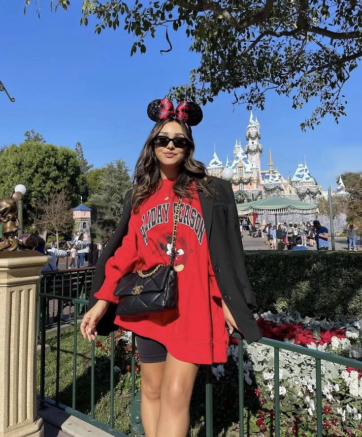 How to Style Disneyland Outfits For Woman in 2025: Best Vacation Travel Style